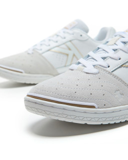 Halówki Kelme Elite białe ze złotymi detalami 55904 | Buty do futsalu